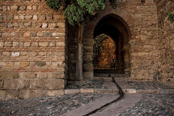 1.5-Hour Roman Theater and Alcazaba Castle Walking Tour - Getting started at Pirámide de Cristal (and why that matters)