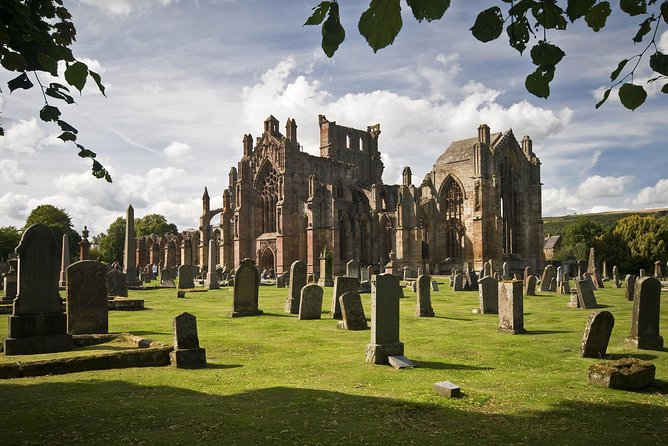 1 Day Alnwick Castle, Holy Island & Scottish Borders - Bamburgh Castle and the Bay Views: A Short Stop With Big Atmosphere