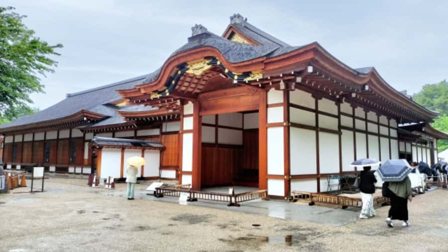 2.5-Hour Nagoya Tour: Castle History, Local Food & City View - The guide factor: why names show up in the feedback