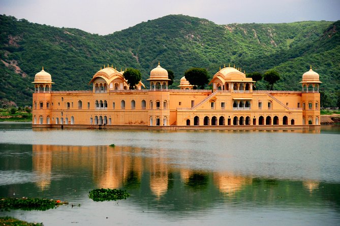 2-Day Private Tour of Jaipur from Delhi: City Palace, Hawa Mahal and Amber Fort - Pickup, Private Vehicle, and Overnight Hotel: Where Comfort Wins