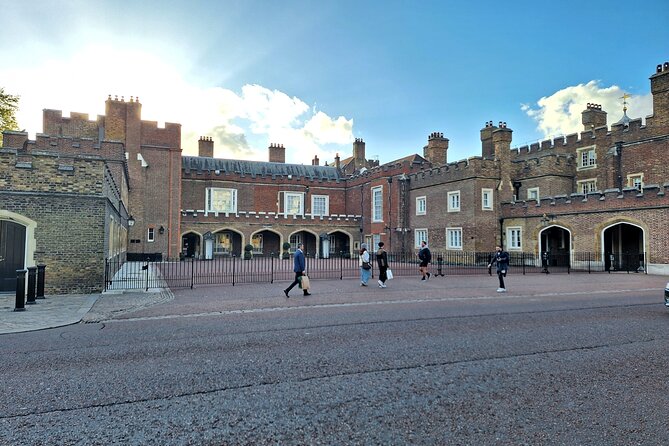2 Hour Walking Tour from Buckingham Palace to Big Ben - St. James’s Palace and the oldest layer of the royal story