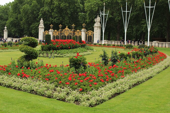 2 Hour Walking Tour from Buckingham Palace to Big Ben - St. James’s Park: the scheduled reset (toilet, snack, and wildlife)