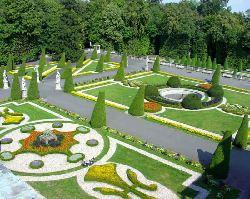 3-hour: Palace of King Jan Sobieski in Wilanow/inc. Pick-up/ - What the English-speaking guide does (and what it means for language)