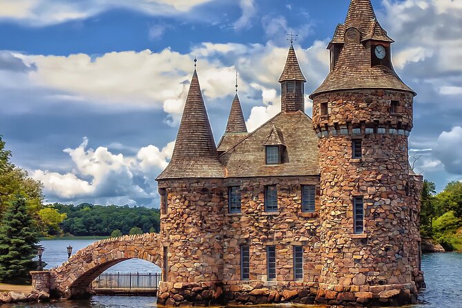 5-Hour 1000 Islands Boldt Castle Stopover Cruise from Gananoque - Thousand Islands Bridge stop: your first big-picture moment