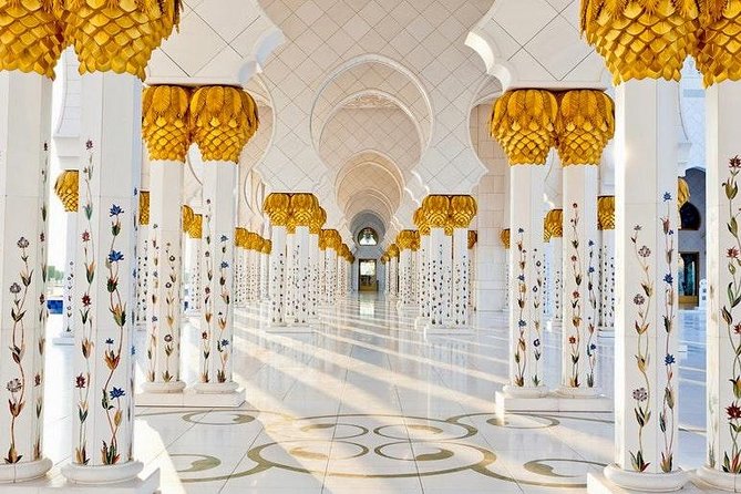 Abu Dhabi City Tour, Emirates Palace, Grand Mosque, Louvre Museum - First stop: Sheikh Zayed Grand Mosque Center (what to expect and how to dress)