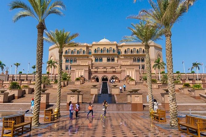 Abu Dhabi City Tour, Emirates Palace, Grand Mosque, Louvre Museum - The Corniche photo stop: where the city takes a breath