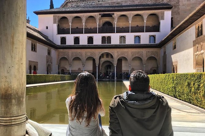 Alhambra &Charles Palace Guided Tour with Optional Nasrid Palaces - Meeting point and getting up the hill without stress