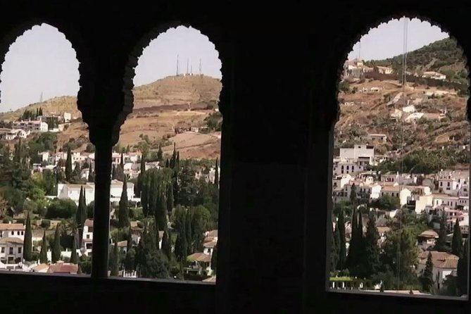 Alhambra &Charles Palace Guided Tour with Optional Nasrid Palaces - Nasrid Palaces highlights: Hall of Abencerrajes and the rooms that stick