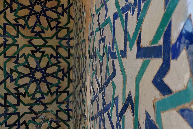 Alhambra &Charles Palace Guided Tour with Optional Nasrid Palaces - Alcazaba fortress: the view-and-feel stop