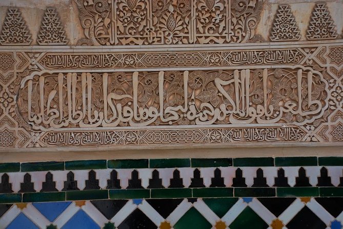 Alhambra Complete: Ticket Skip-the-Line Nasrid Palace and Generalife with Guide - Alhambra on Sabica hill: palaces, fortress walls, and what to watch for
