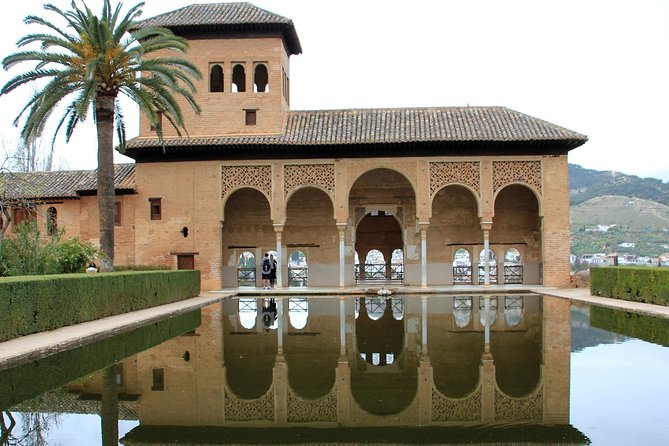 Alhambra Complete: Ticket Skip-the-Line Nasrid Palace and Generalife with Guide - Palace of Charles V and why Renaissance breaks the script