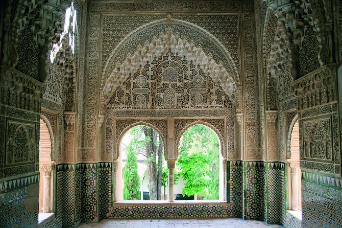 Alhambra Complete: Ticket Skip-the-Line Nasrid Palace and Generalife with Guide - Generalife and El Partal: gardens, orchards, and palace leftovers