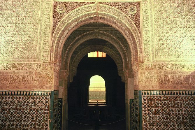 Alhambra Complete: Ticket Skip-the-Line Nasrid Palace and Generalife with Guide - How much walking is realistic, and what to pack