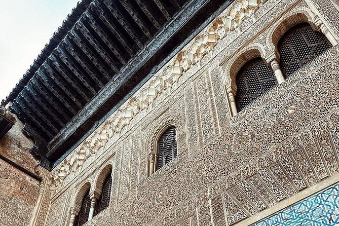 Alhambra Experience – Explore Nasrid Palaces & Generalife Gardens - Your 3-hour plan: what the day feels like from gate to gardens