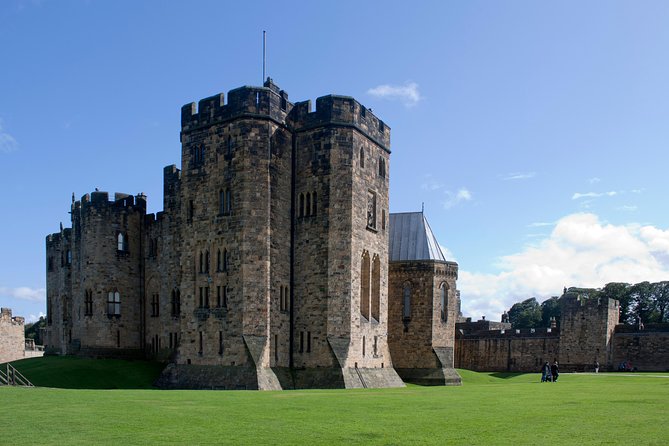 Alnwick Castle, Northumberland and Borders Tour with Admission - The bus ride setup: how the guide keeps you informed