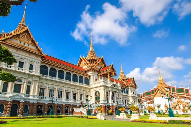 Amazing Bangkok Tour with Grand Palace, Emerald Buddha & Wat Arun - Wat Arun by boat: the river crossing is part of the show