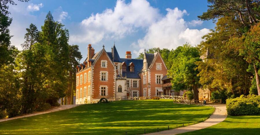 Amboise: Clos Lucé Castle, Da Vinci Park and Museum Ticket - Why Clos Lucé feels different from other Loire stops