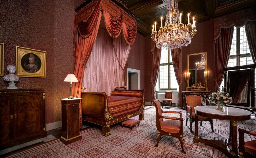 Amsterdam: Royal Palace Entry Ticket and Audio Guide - Louis Napoleon-Era Furniture, Clocks, and Chandeliers: The Details That Matter
