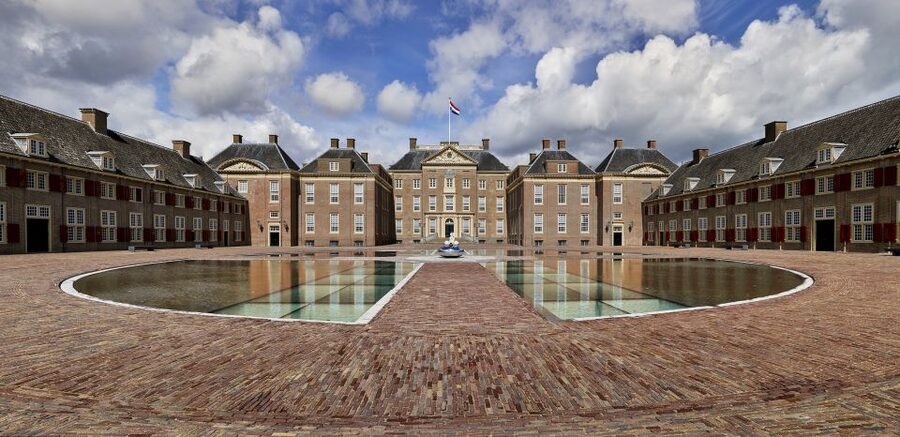 Apeldoorn: Het Loo Palace Entry Ticket - Royal carriages and cars: power you can see in transport