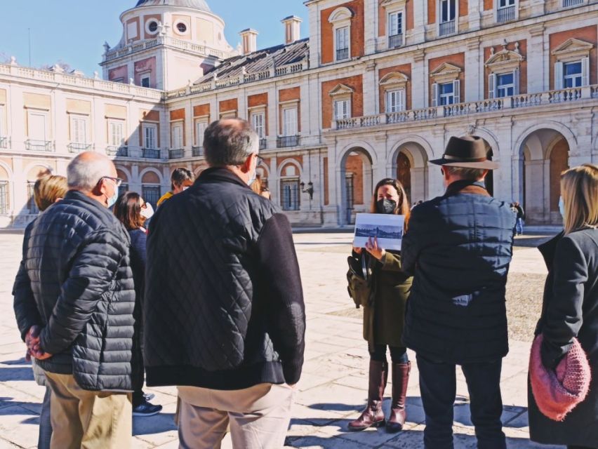 Aranjuez: Royal Palace Guided Tour - Price and value: $14 for the guide, entrance fees on top