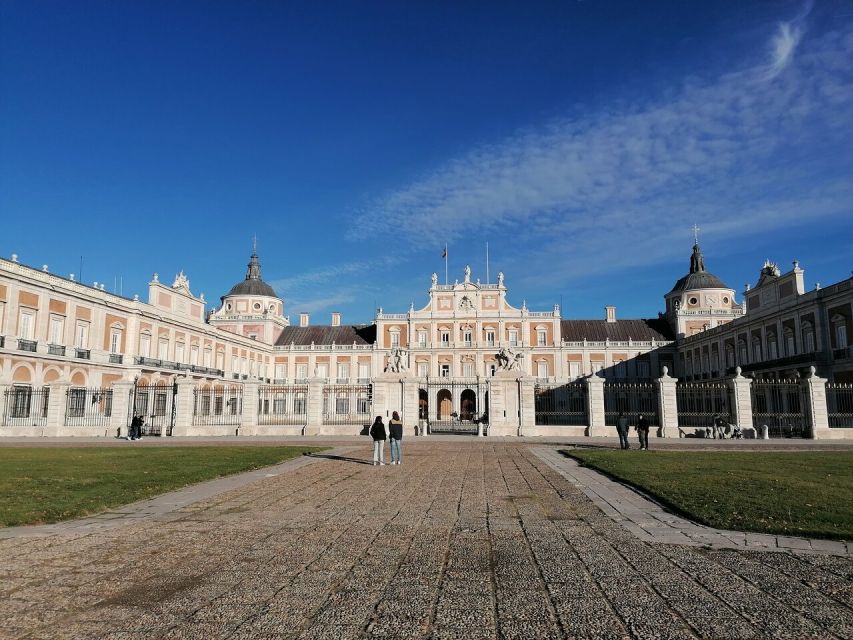 Aranjuez: Royal Palace Guided Tour - Meeting at Cafe de Damas and lining up your timing