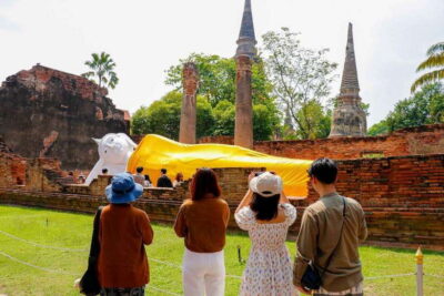 Ayutthaya One Day: Famous Temples & Bang Pa-In Palace Tour - Bang Pa-In Royal Palace: royal pavilions and a cooler pace