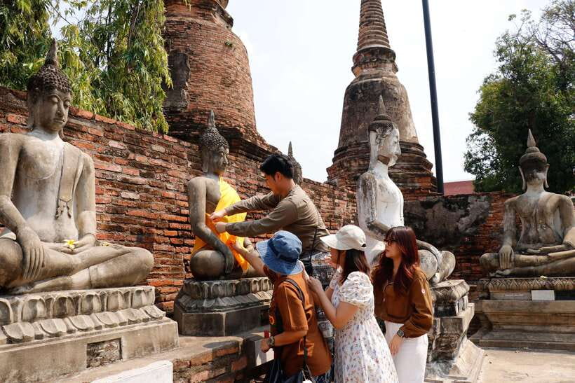 Ayutthaya One Day: Famous Temples & Bang Pa-In Palace Tour - Wat Maha That: the Buddha head in tree roots photo you came for