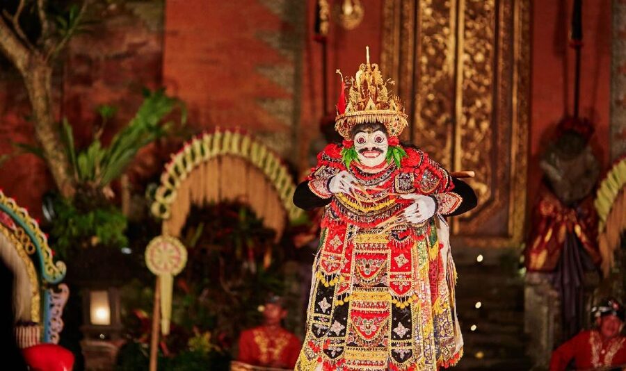 Bali: Ubud Palace Legong Dance Show Ticket - Costumes, gestures, and the gamelan orchestra (the real show)