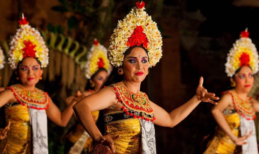 Bali: Ubud Palace Legong Dance Show Ticket - Getting good seats: timing, crowds, and sightlines