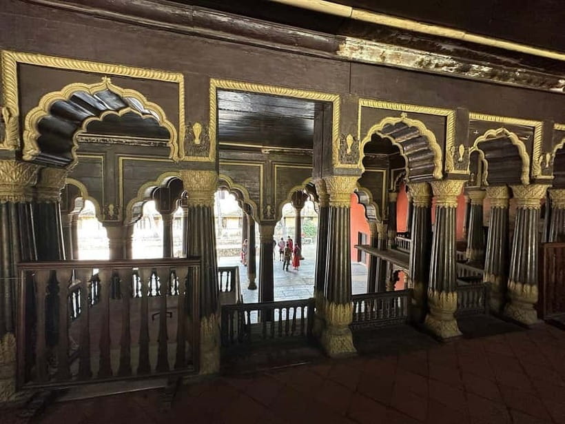 Bangalore: Palace, Temples, Fort & Markets Walking Tour - Bangalore Fort: a 16th-century landmark with layers of rule