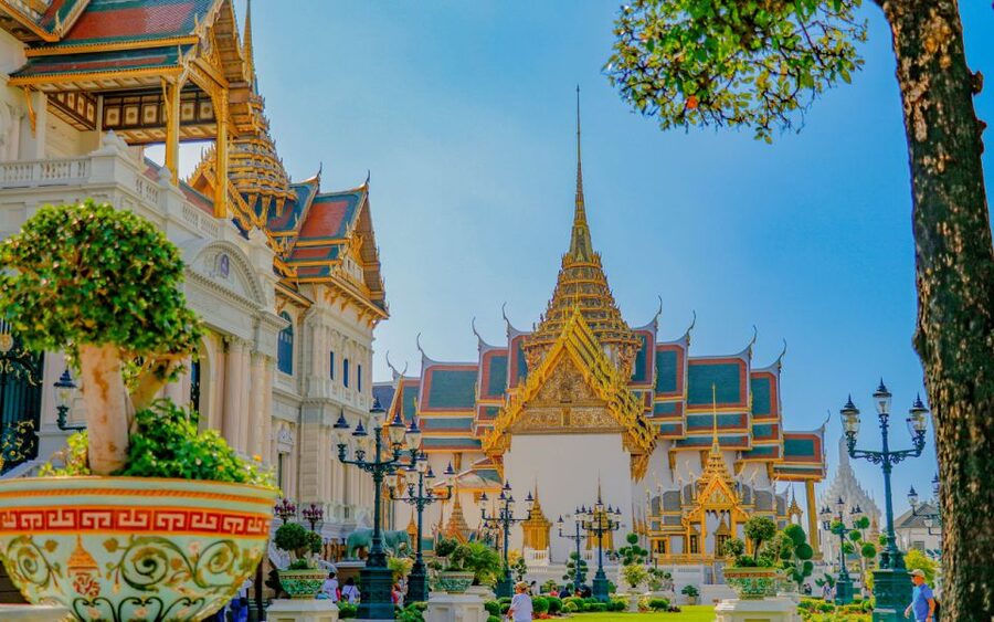 Bangkok: Grand Palace and Emerald Buddha Half-Day Tour - The palace route: outer, middle, inner courts without getting lost in gold