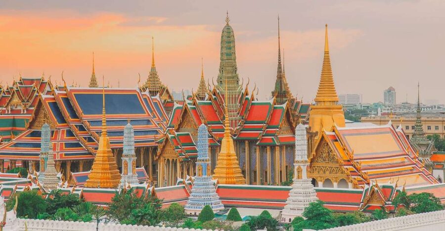 Bangkok: Grand Palace and Emerald Buddha Half-Day Tour - Middle Court buildings and Siwalai Gardens: where the palace starts to make sense