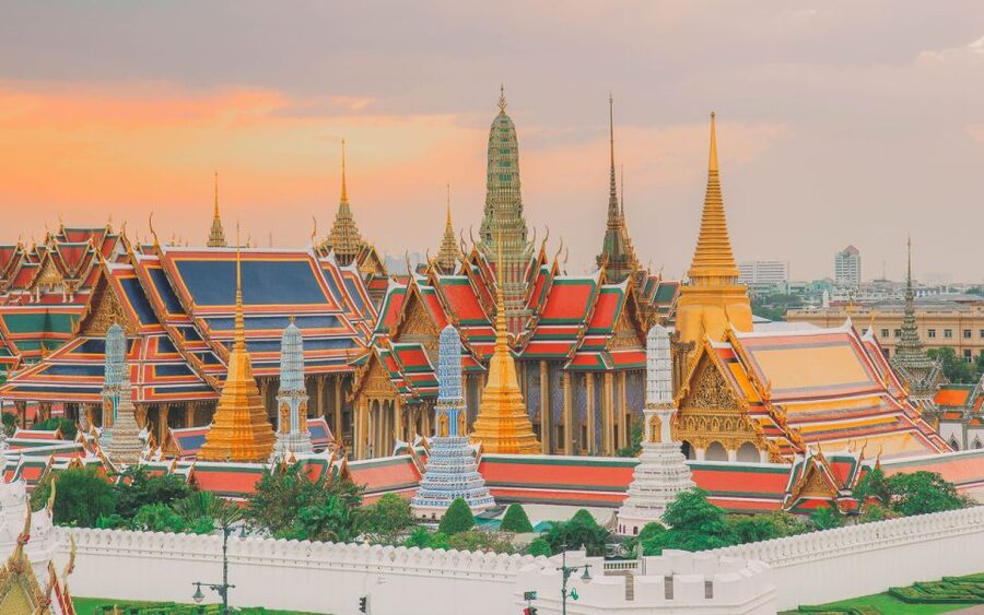 Bangkok: Grand Palace and Emerald Buddha Half-Day Tour - Grand Palace + Emerald Buddha in just 2 hours: why this setup works