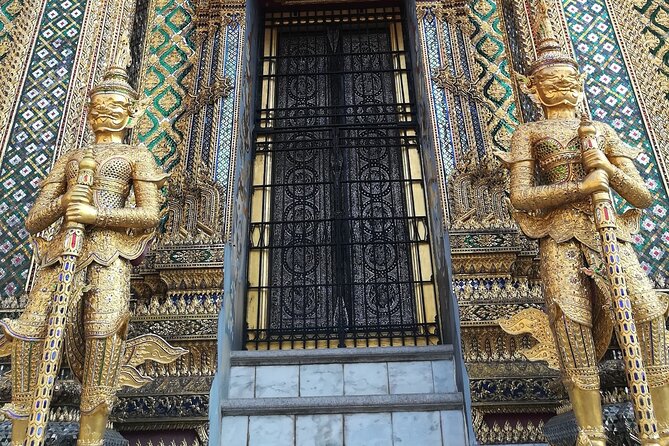 Bangkok Grand Palace and Emerald Buddha Tour - Crowds, rain, and the scams outside the gates