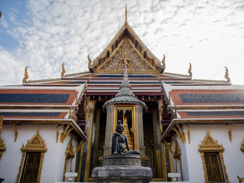 Bangkok: Grand Palace and Wat Arun Guided Walking Tour - Wat Arun: how to enjoy (and photograph) the mosaic chedi