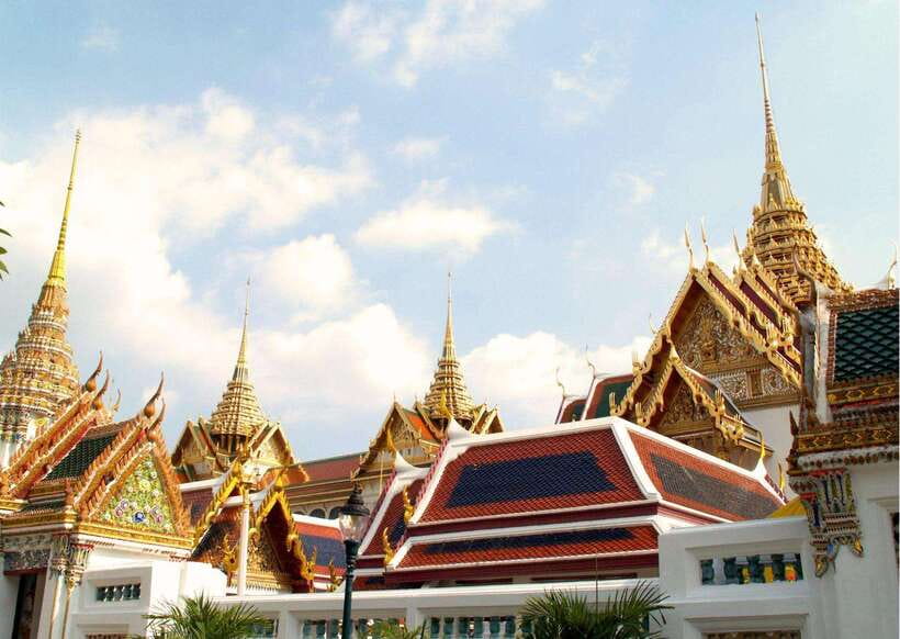 Bangkok: Grand Palace & Emerald Buddha Entry with Audioguide - Skipping the chaos: getting into the Grand Palace fast