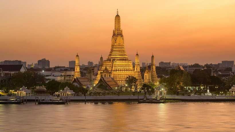 Bangkok: Grand Palace, Wat Pho, and Wat Arun Guided Tour - Timing, crowds, and why the small group format matters