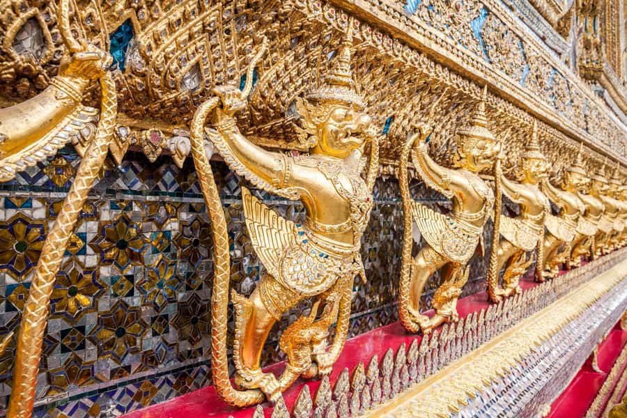 Bangkok: Grand Palace, Wat Pho, and Wat Arun Private Tour - The Grand Palace: Thailand’s Royal Stage, Not Just a Pretty Wall