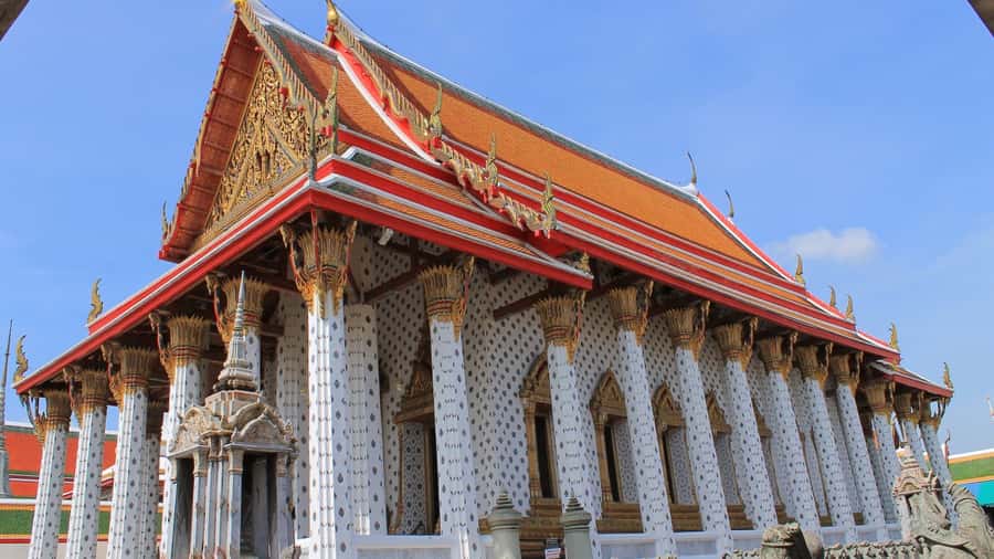 Bangkok: Grand Palace & Wat Pho Half-Day Private Tour - Entering the Grand Palace: More Than Golden Rooftops