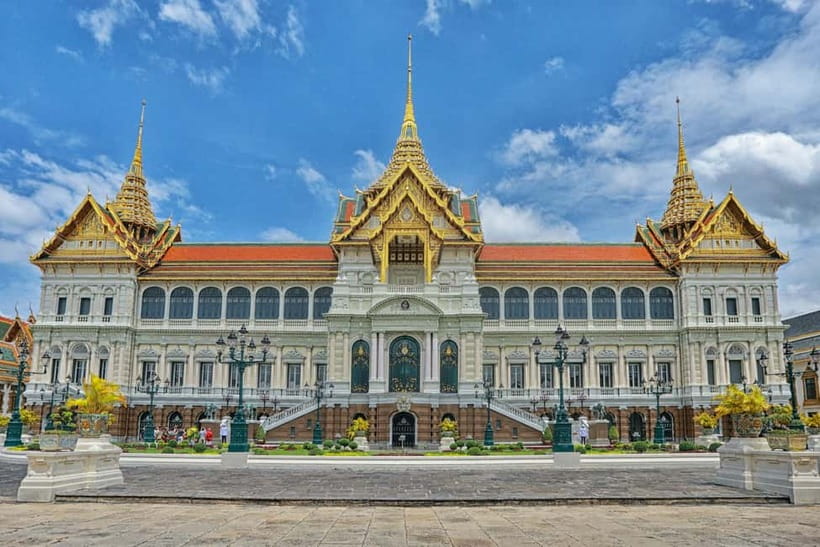 Bangkok: Grand Palace, Wat Pho, Wat Arun Sacred & Local Tour - Sacred & Local: How this 4–5 hour circuit really feels