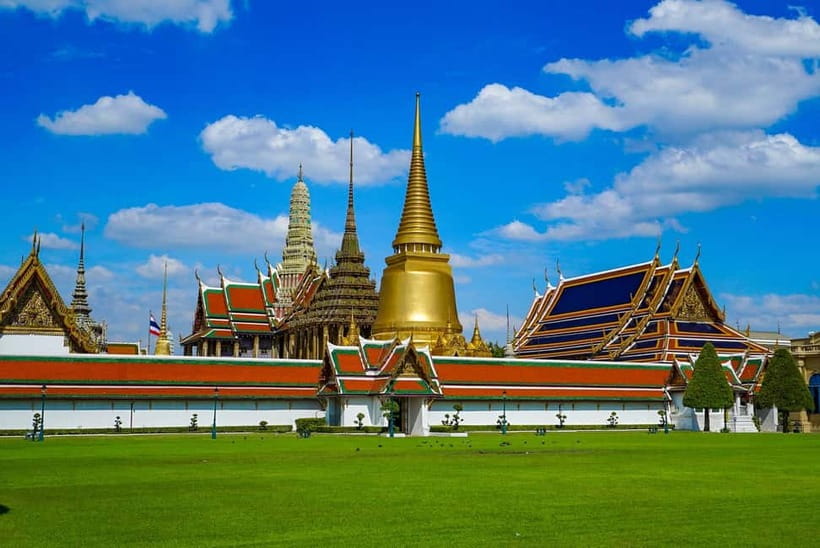 Bangkok: Grand Palace, Wat Pho, Wat Arun Sacred & Local Tour - Wat Phra Kaew and the Grand Palace grounds: rules first, photos second