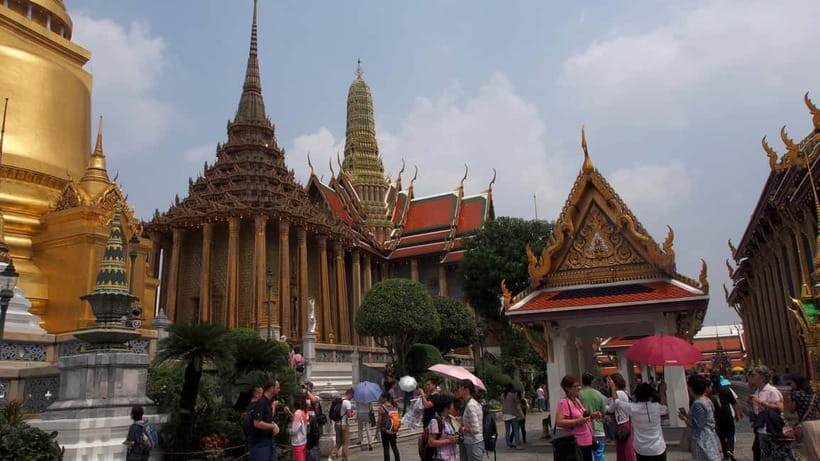 Bangkok: Grand Palace, Wat Pho, Wat Arun Sacred & Local Tour - Wat Pho: the Reclining Buddha and courtyards that slow you down
