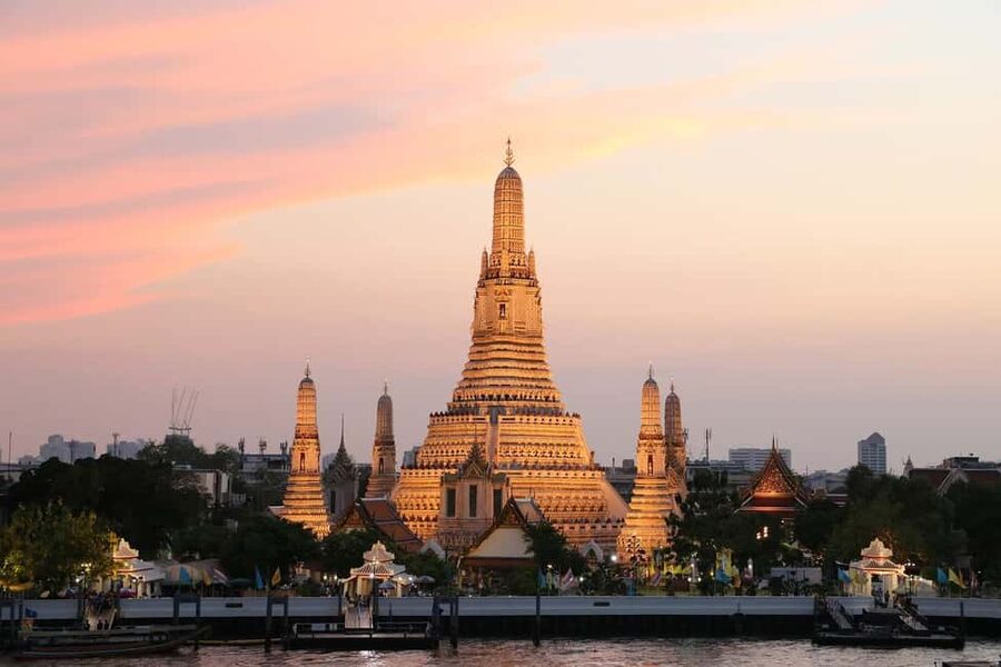 Bangkok: Grand Palace, Wat Pho & Wat Arun Tour in Italian - A 4-hour temples circuit that actually uses Bangkok’s rhythm