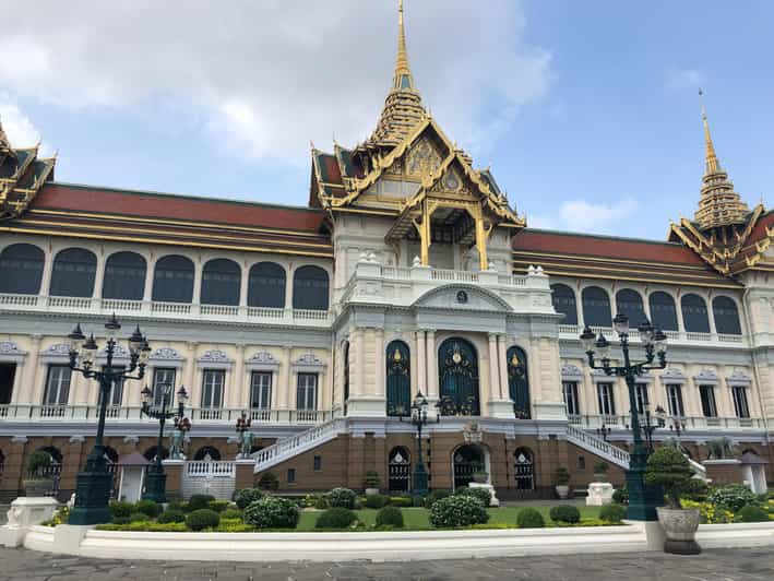 Bangkok: Grand Palace, Wat Pho & Wat Arun Tour in Italian - Price and what you’re really paying for (including entrance fees on the spot)