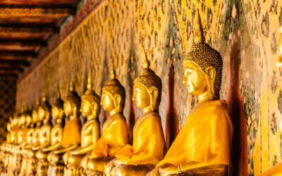 Bangkok: Grand Palace, Wat Pho, & Wat Arun Walking Tour - Wat Phra Kaew and the Emerald Buddha: the attention-getter