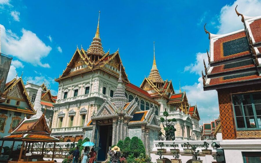 Bangkok: Grand Palace, Wat Pho, & Wat Arun Walking Tour - Tha Tian Pier and the river ride to Wat Arun