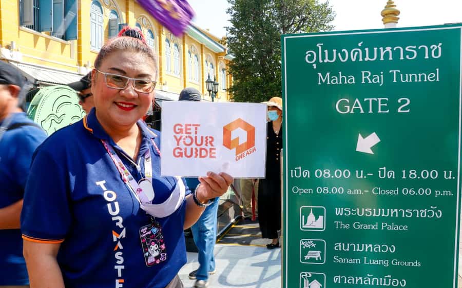 Bangkok: Grand Palace, Wat Pho, & Wat Arun Walking Tour - Wat Arun: Temple of Dawn and its porcelain-like details