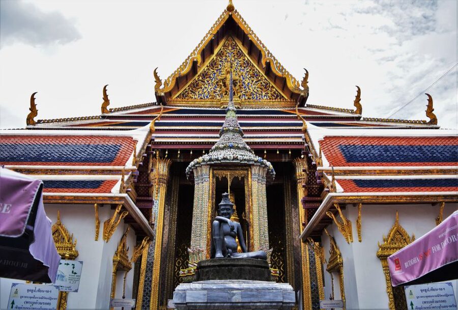 Bangkok: Half-Day Temple and Grand Palace Private Tour - Hotel Pickup and Private Guidance Without the Stress