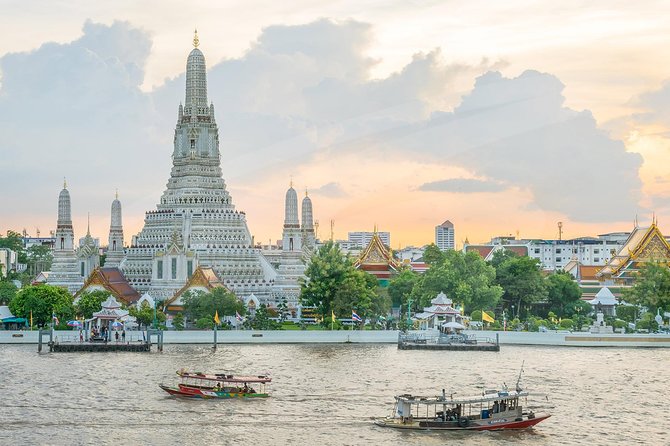 Bangkok Royal Road - Top 3 Major Monuments (Grand Palace, Wat Pho, Wat arun) - Emerald Buddha at Wat Phra Kaew: the 26-inch jade statue that matters