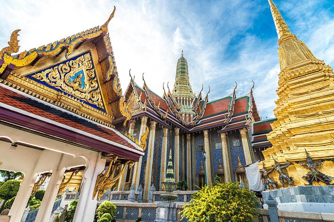 Bangkok's Grand Palace Complex and Wat Phra Kaew Tour - Wat Phra Kaew and the Emerald Buddha: what to focus on when photos get tricky